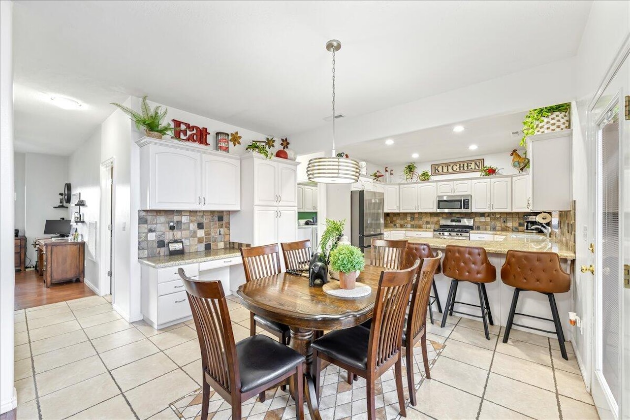 5 S Crimson CIR St George, UT 84790 home for sale, MLS#25-267707 - Erika Rogers Photo 19