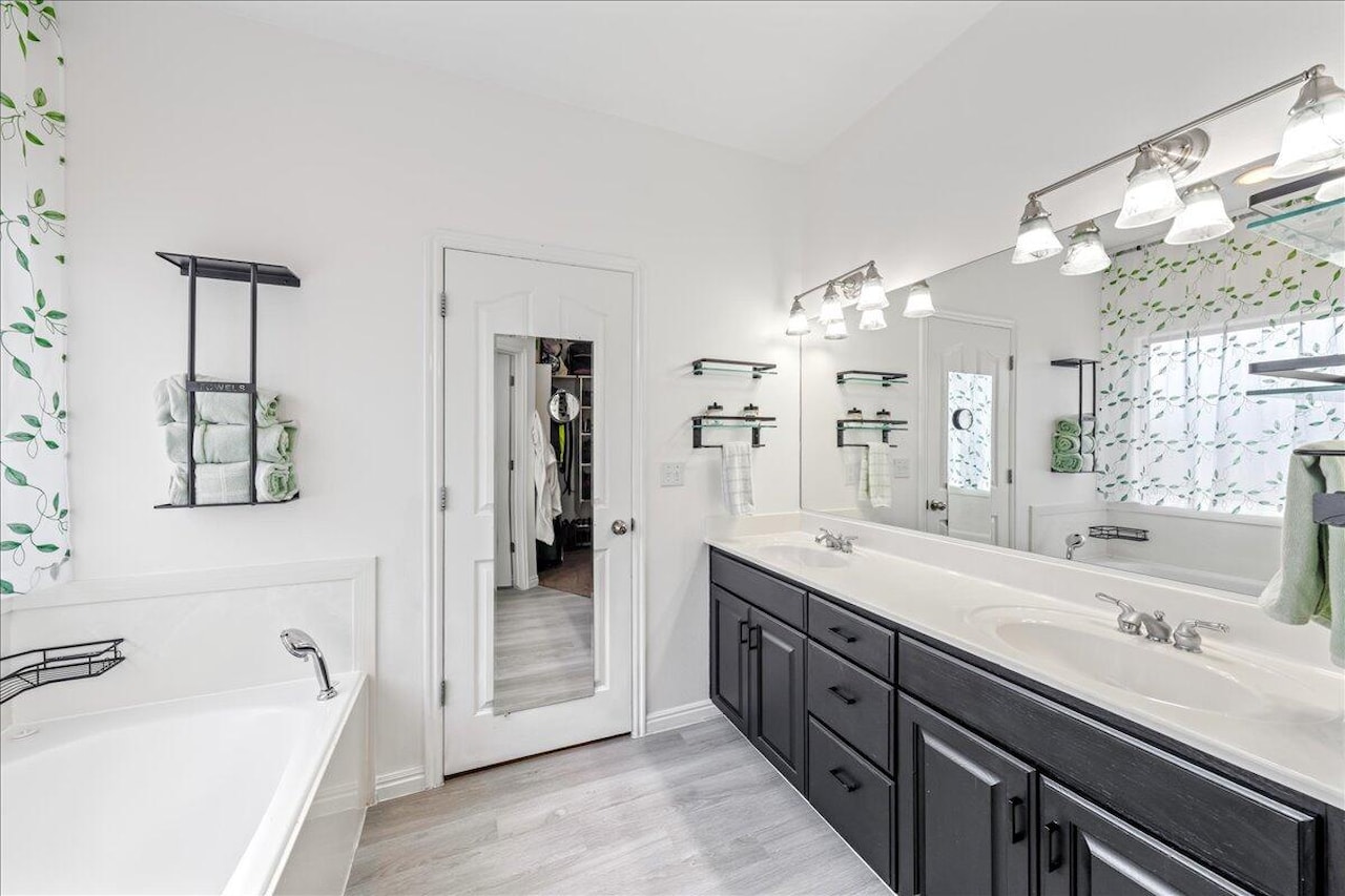 5 S Crimson CIR St George, UT 84790 home for sale, MLS#25-267707 - Erika Rogers Photo 26