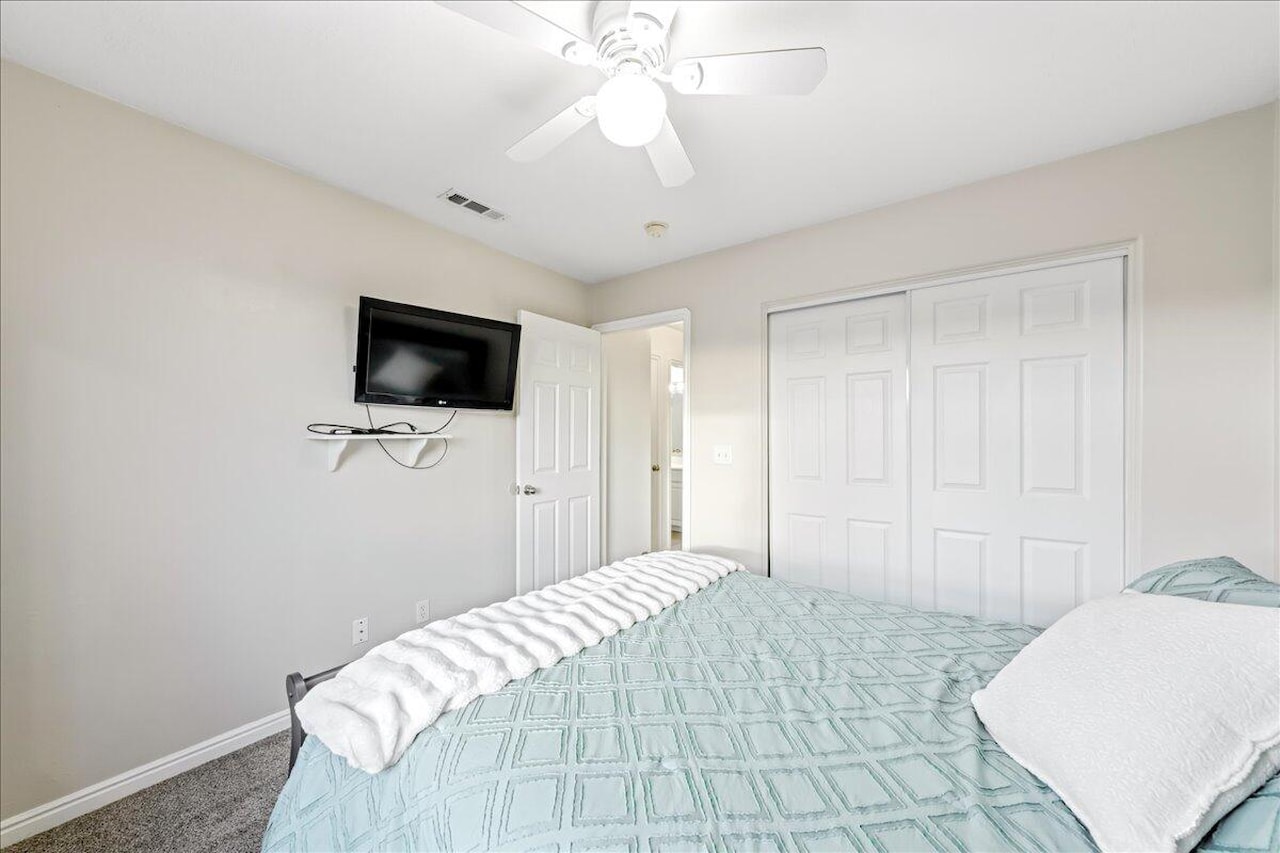 5 S Crimson CIR St George, UT 84790 home for sale, MLS#25-267707 - Erika Rogers Photo 38