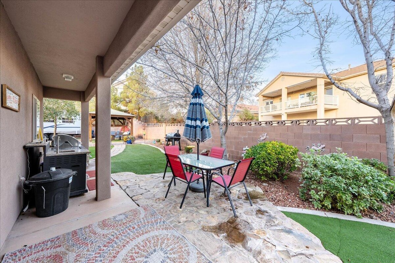 5 S Crimson CIR St George, UT 84790 home for sale, MLS#25-267707 - Erika Rogers Photo 40