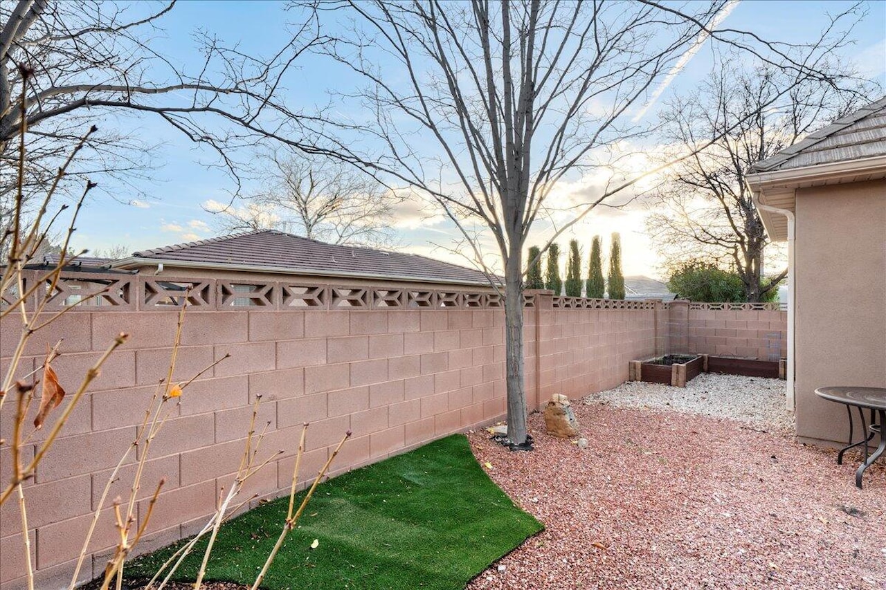 5 S Crimson CIR St George, UT 84790 home for sale, MLS#25-267707 - Erika Rogers Photo 44