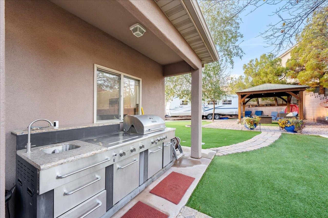 5 S Crimson CIR St George, UT 84790 home for sale, MLS#25-267707 - Erika Rogers Photo 45