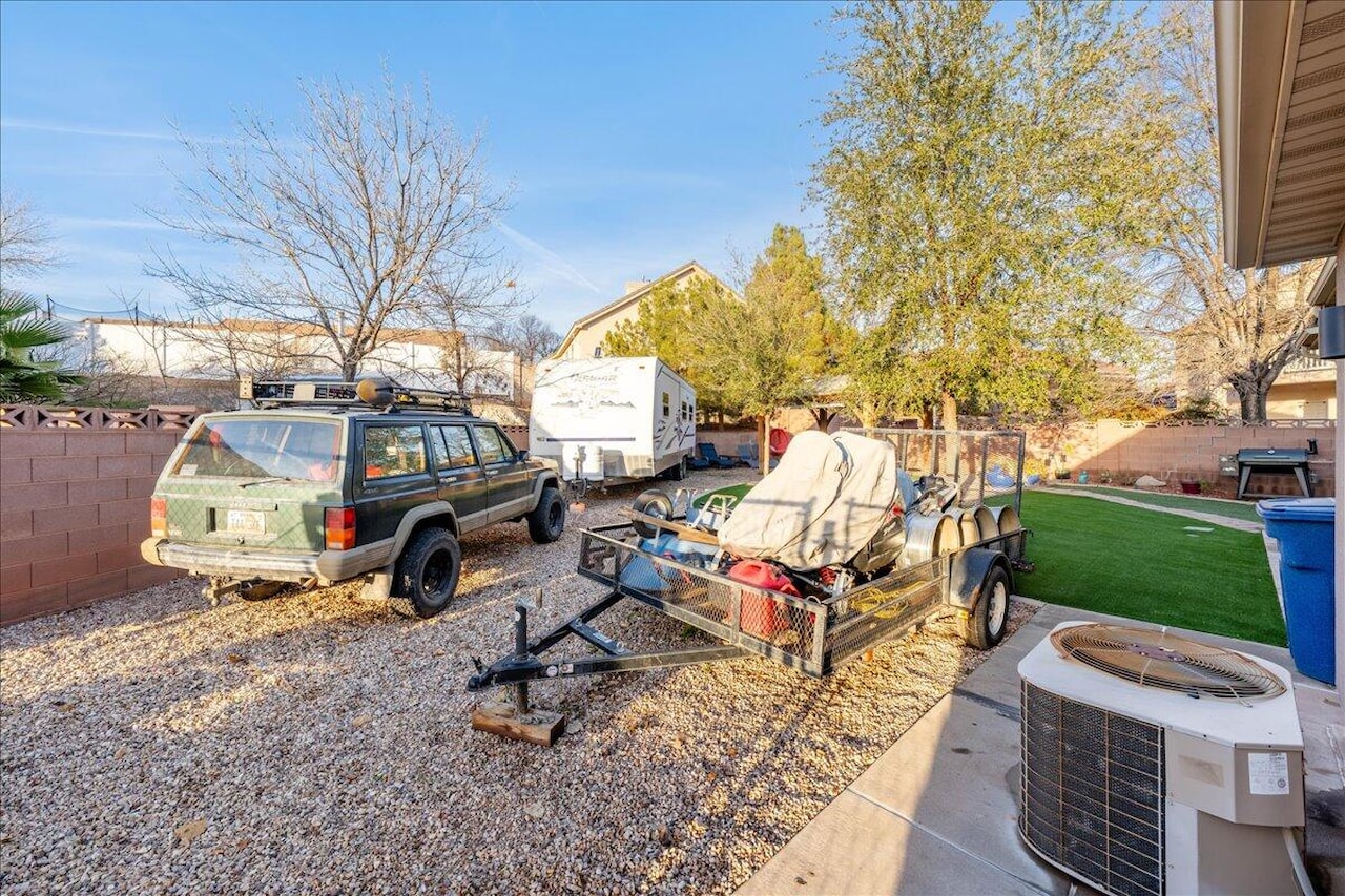 5 S Crimson CIR St George, UT 84790 home for sale, MLS#25-267707 - Erika Rogers Photo 50