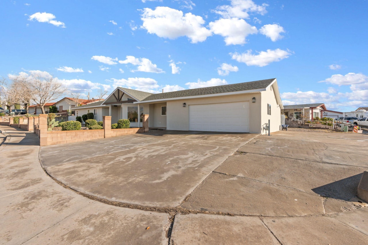 372 N Quail Ridge DR Washington, UT 84780 home for sale, MLS#26-267748 - Erika Rogers Photo 3