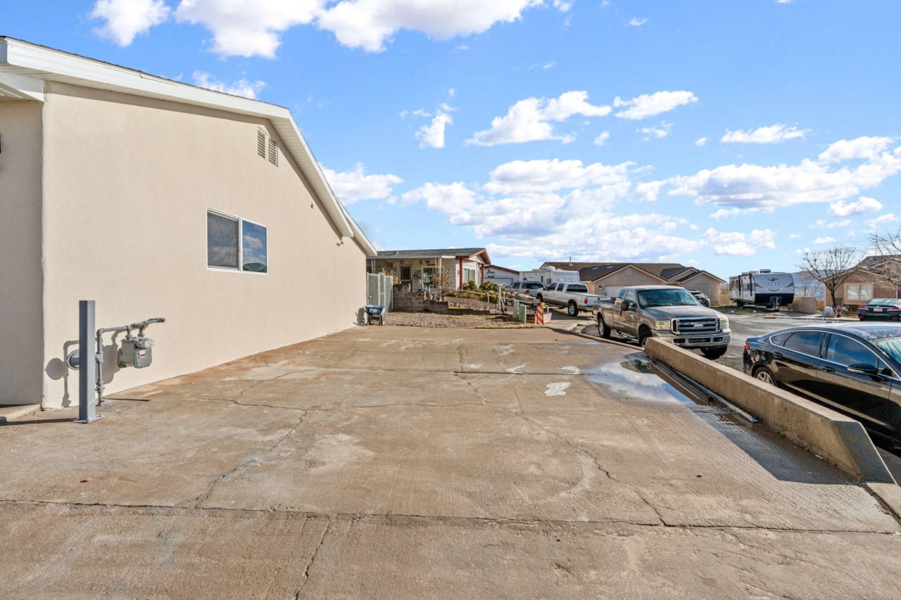 372 N Quail Ridge DR Washington, UT 84780 home for sale, MLS#26-267748 - Erika Rogers Photo 4