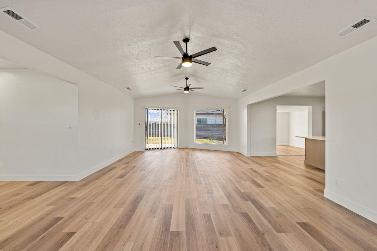 372 N Quail Ridge DR Washington, UT 84780 home for sale, MLS#26-267748 - Erika Rogers Photo 6