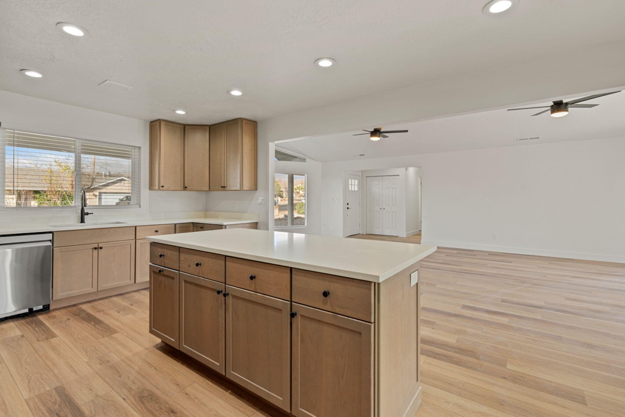 372 N Quail Ridge DR Washington, UT 84780 home for sale, MLS#26-267748 - Erika Rogers Photo 14