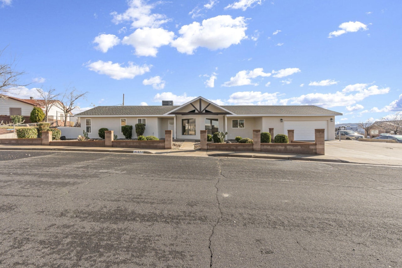 372 N Quail Ridge DR Washington, UT 84780 home for sale, MLS#26-267748 - Erika Rogers Photo 2