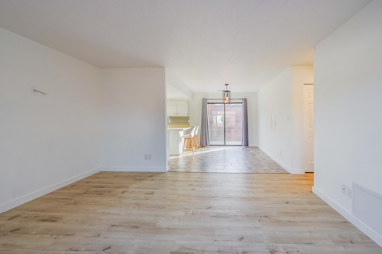 235 S 400  E #14 St George, UT 84770 home for sale, MLS#25-267630 - Erika Rogers Photo 4