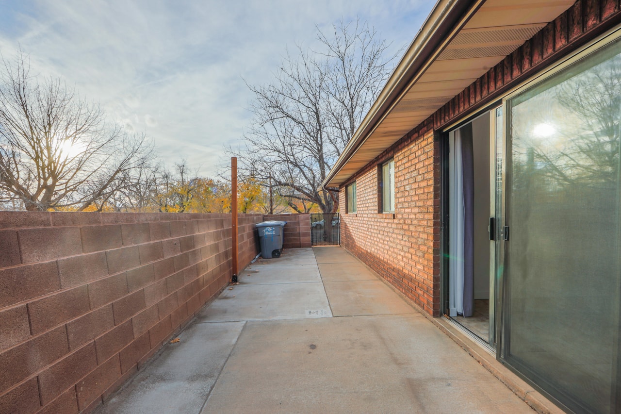 235 S 400  E #14 St George, UT 84770 home for sale, MLS#25-267630 - Erika Rogers Photo 14