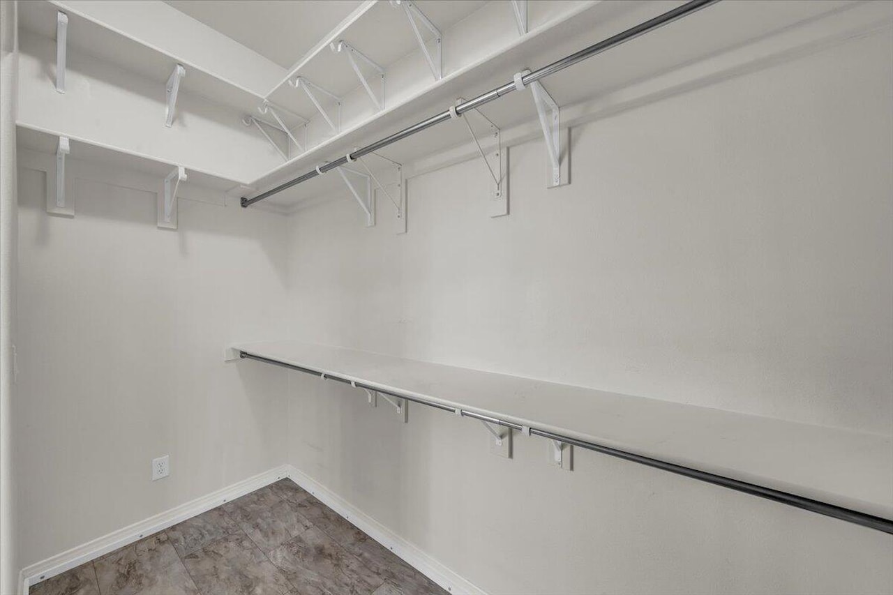 1584 N Raven LN St George, UT 84770 home for sale, MLS#25-265780 - Erika Rogers Photo 18