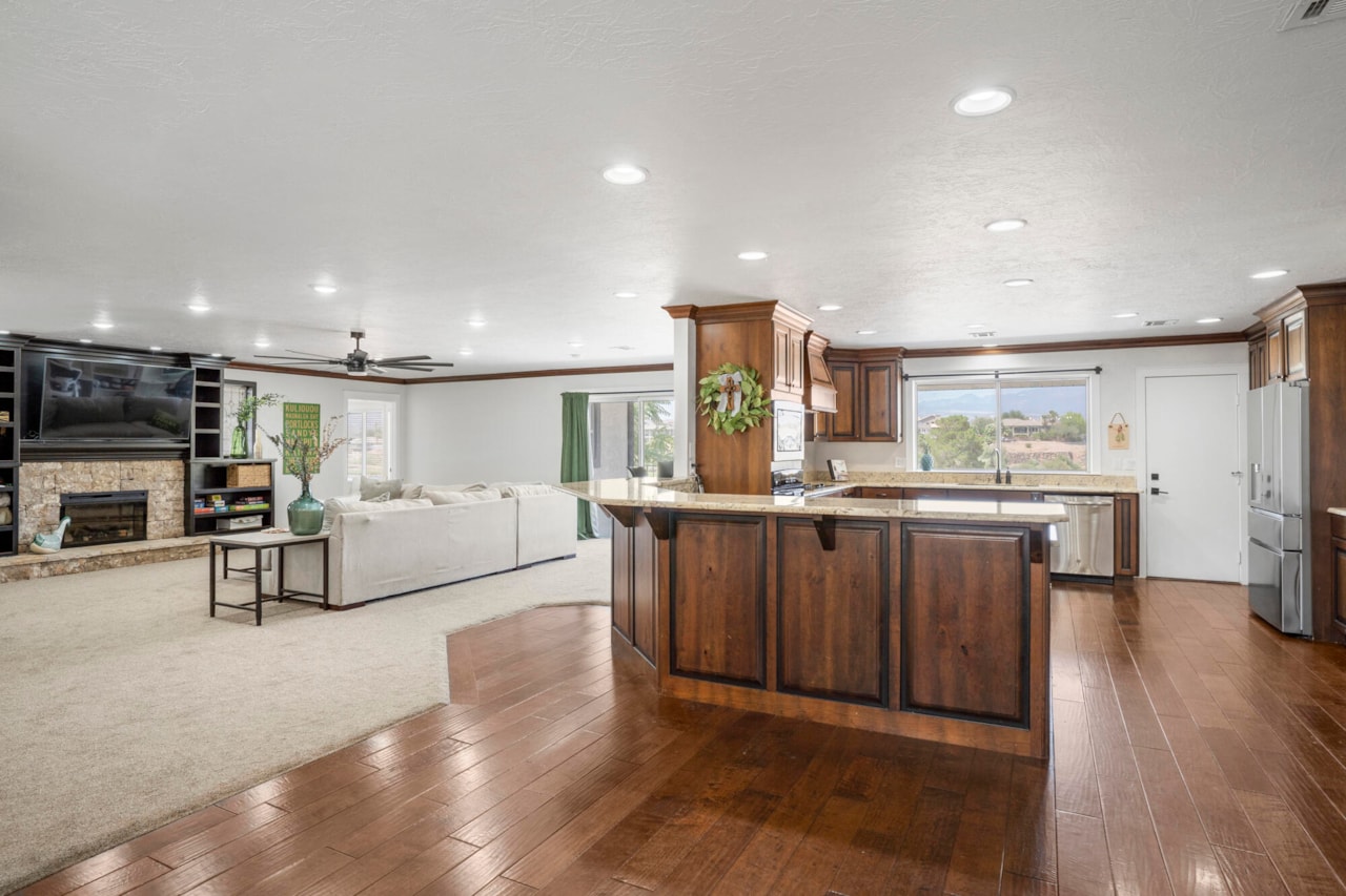 1879 S Cassidy CIR St George, UT 84790 home for sale, MLS#25-267717 - Erika Rogers Photo 5