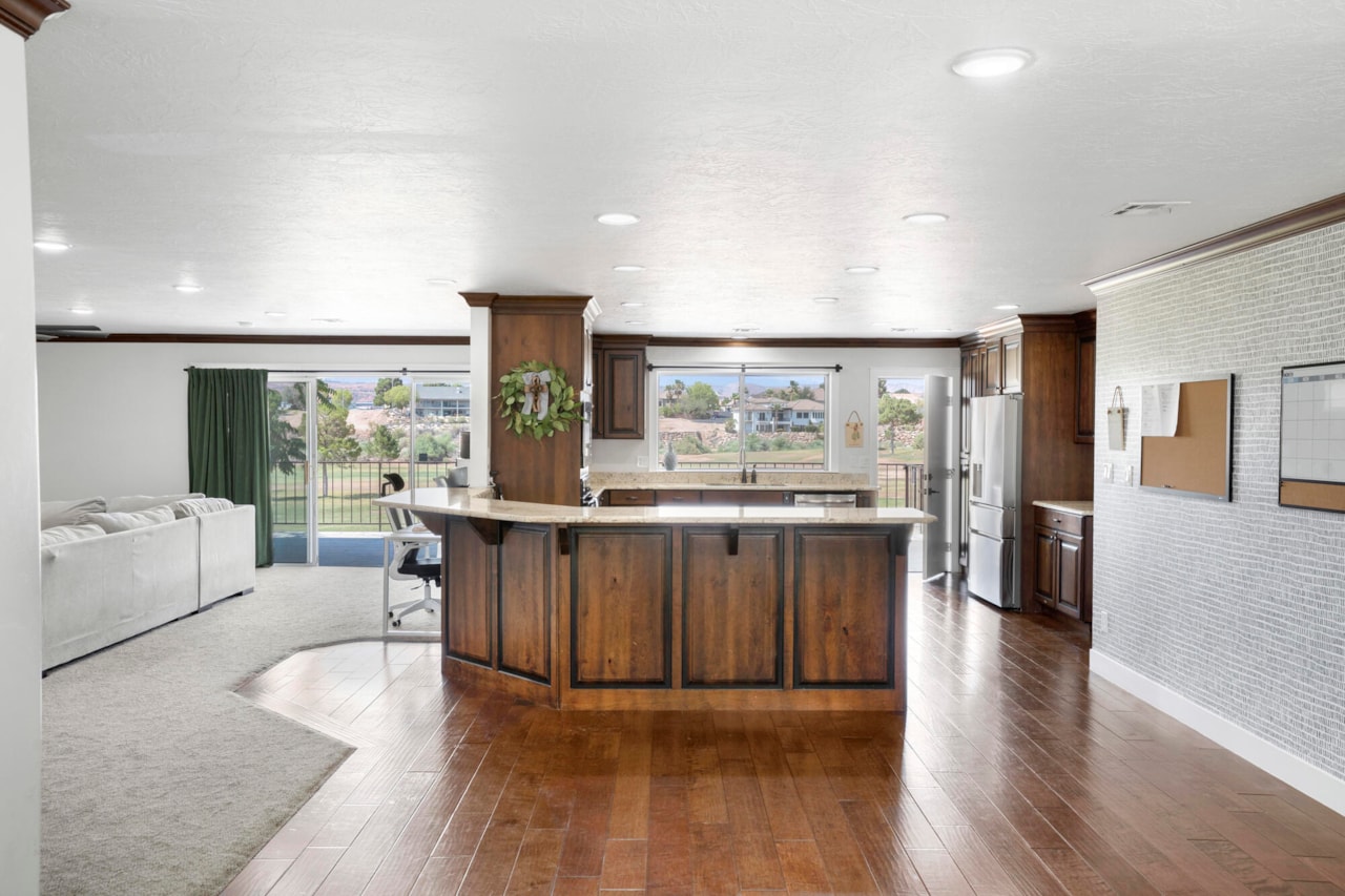 1879 S Cassidy CIR St George, UT 84790 home for sale, MLS#25-267717 - Erika Rogers Photo 10