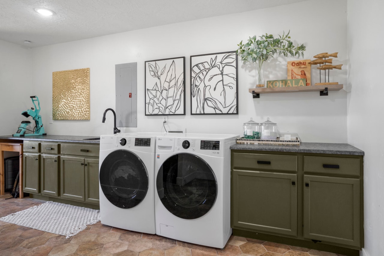 1879 S Cassidy CIR St George, UT 84790 home for sale, MLS#25-267717 - Erika Rogers Photo 14