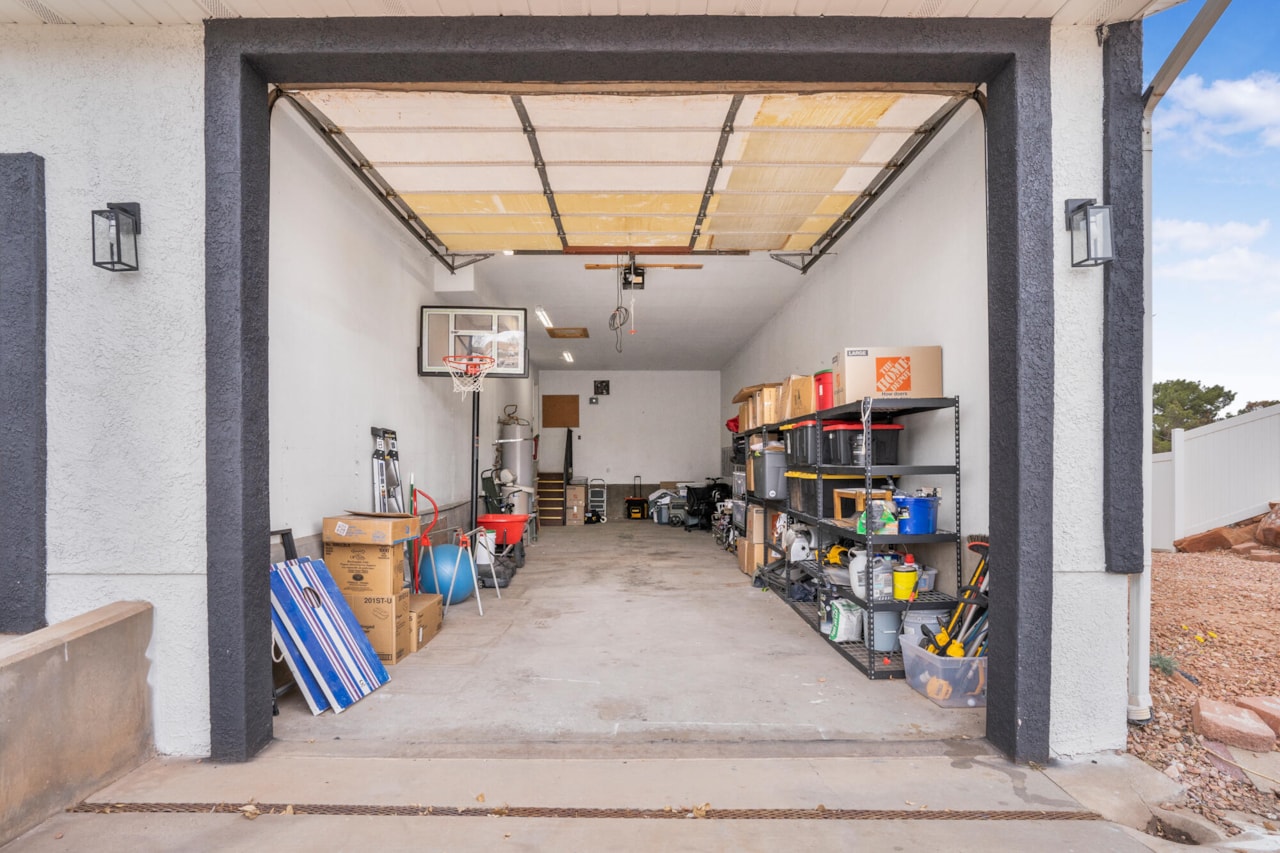 1879 S Cassidy CIR St George, UT 84790 home for sale, MLS#25-267717 - Erika Rogers Photo 27