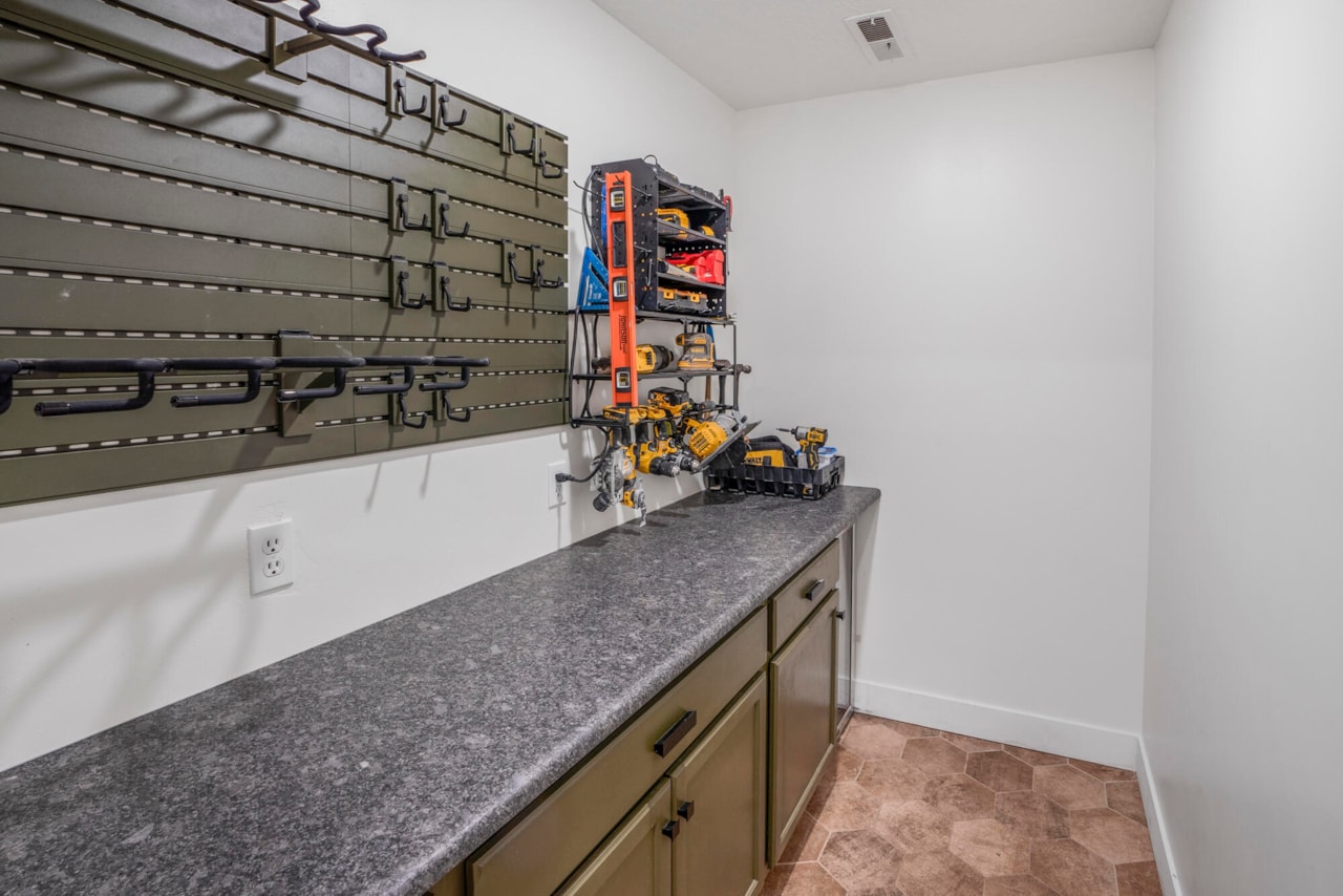 1879 S Cassidy CIR St George, UT 84790 home for sale, MLS#25-267717 - Erika Rogers Photo 33