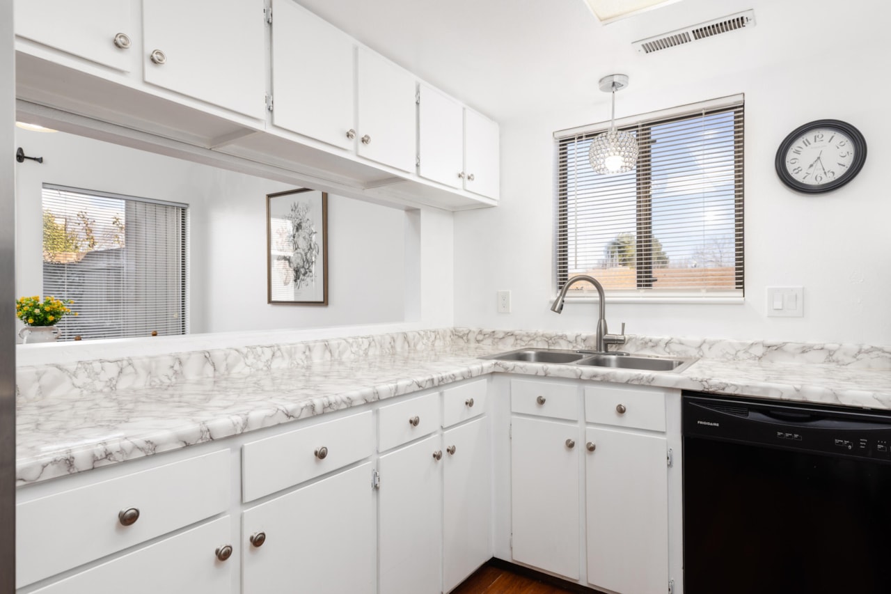 987 W Bloomington Dr  S St George, UT 84790 home for sale, MLS#25-267716 - Erika Rogers Photo 8