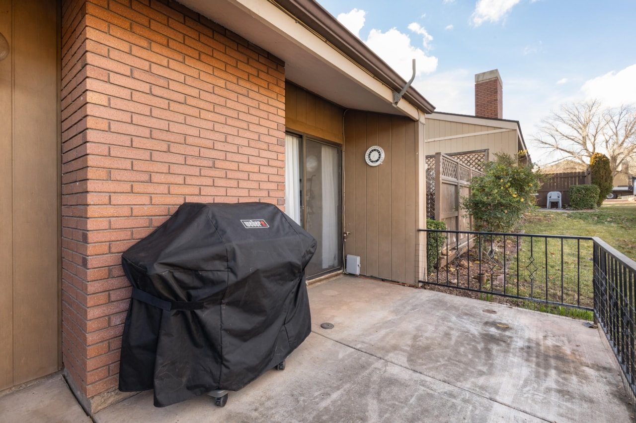 987 W Bloomington Dr  S St George, UT 84790 home for sale, MLS#25-267716 - Erika Rogers Photo 23