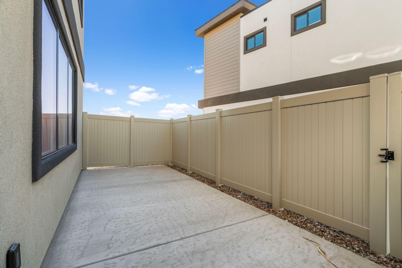 4204 S Crimson Trails #10 Washington, UT 84780 home for sale, MLS#26-267764 - Erika Rogers Photo 11