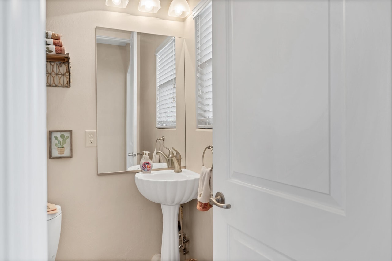 1067 E Silver Falls DR N Washington, UT 84780 home for sale, MLS#26-267705 - Erika Rogers Photo 18