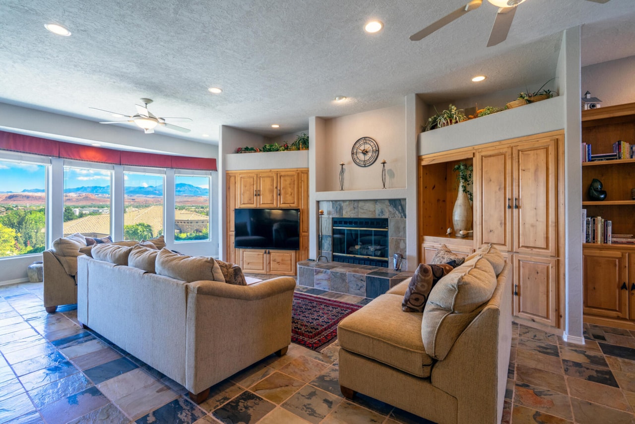 2578 W Desert Springs RD St George, UT 84770 home for sale, MLS#26-267776 - Erika Rogers Photo 6