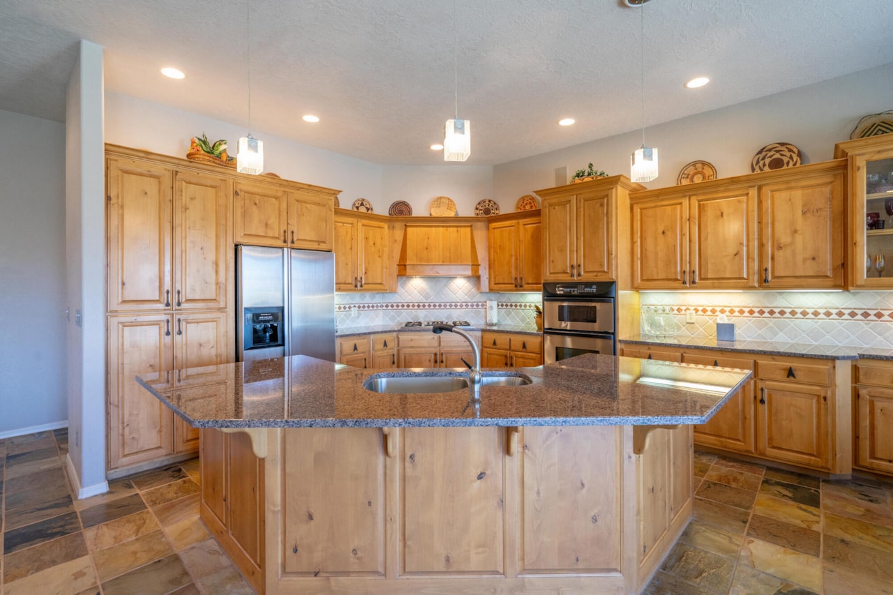 2578 W Desert Springs RD St George, UT 84770 home for sale, MLS#26-267776 - Erika Rogers Photo 8