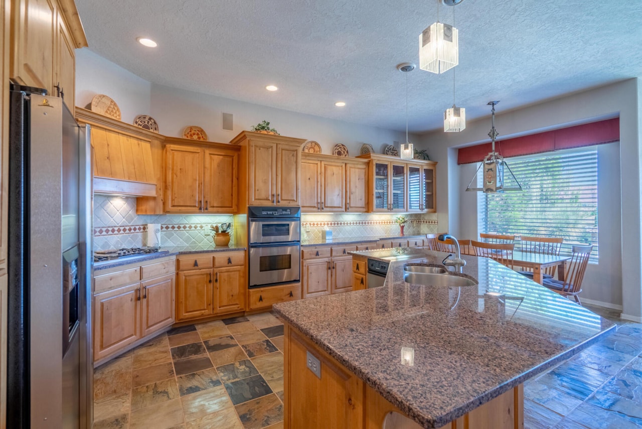 2578 W Desert Springs RD St George, UT 84770 home for sale, MLS#26-267776 - Erika Rogers Photo 9