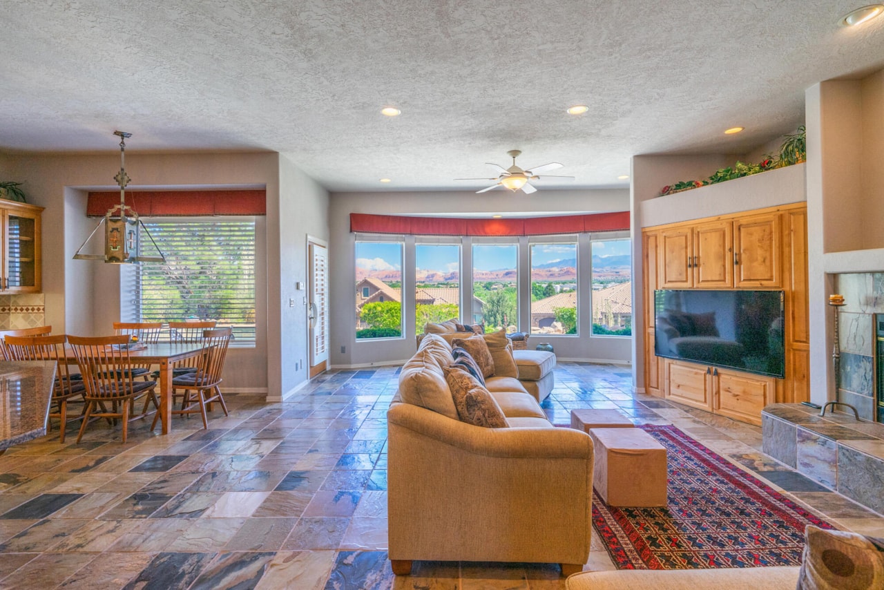 2578 W Desert Springs RD St George, UT 84770 home for sale, MLS#26-267776 - Erika Rogers Photo 10