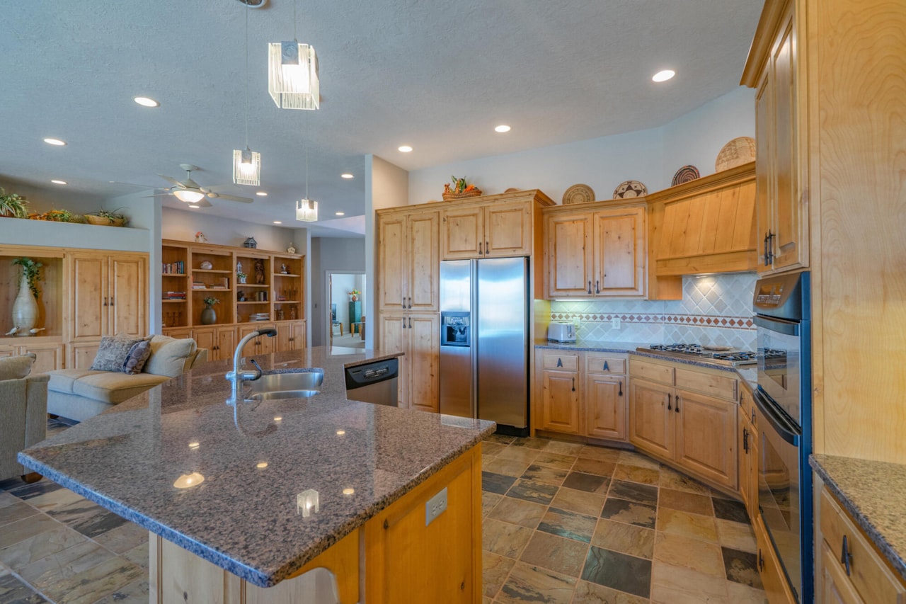 2578 W Desert Springs RD St George, UT 84770 home for sale, MLS#26-267776 - Erika Rogers Photo 11