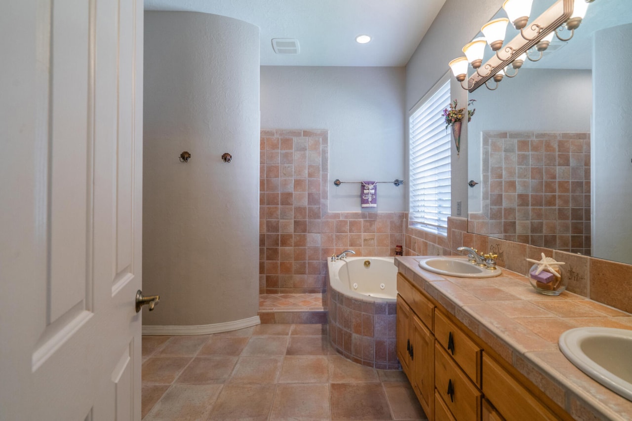 2578 W Desert Springs RD St George, UT 84770 home for sale, MLS#26-267776 - Erika Rogers Photo 17