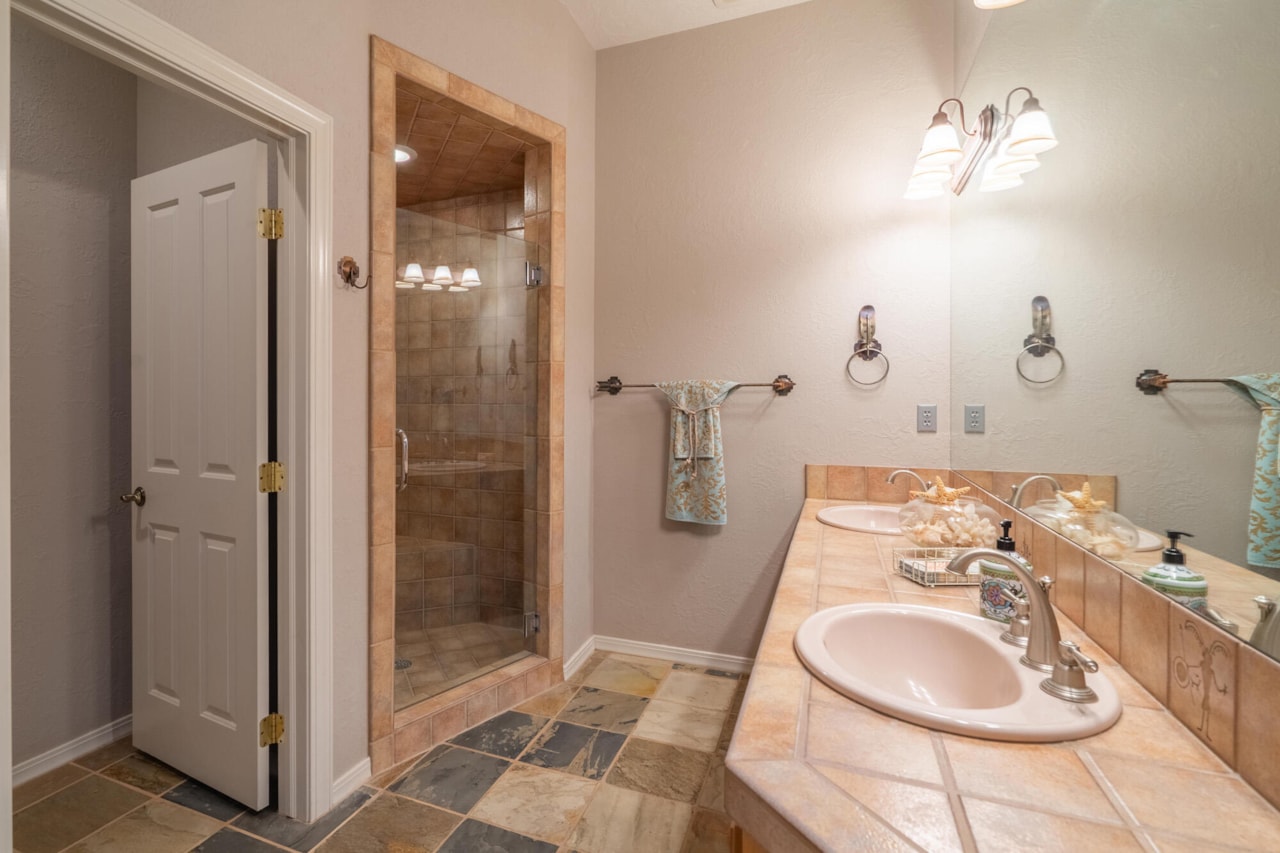 2578 W Desert Springs RD St George, UT 84770 home for sale, MLS#26-267776 - Erika Rogers Photo 20