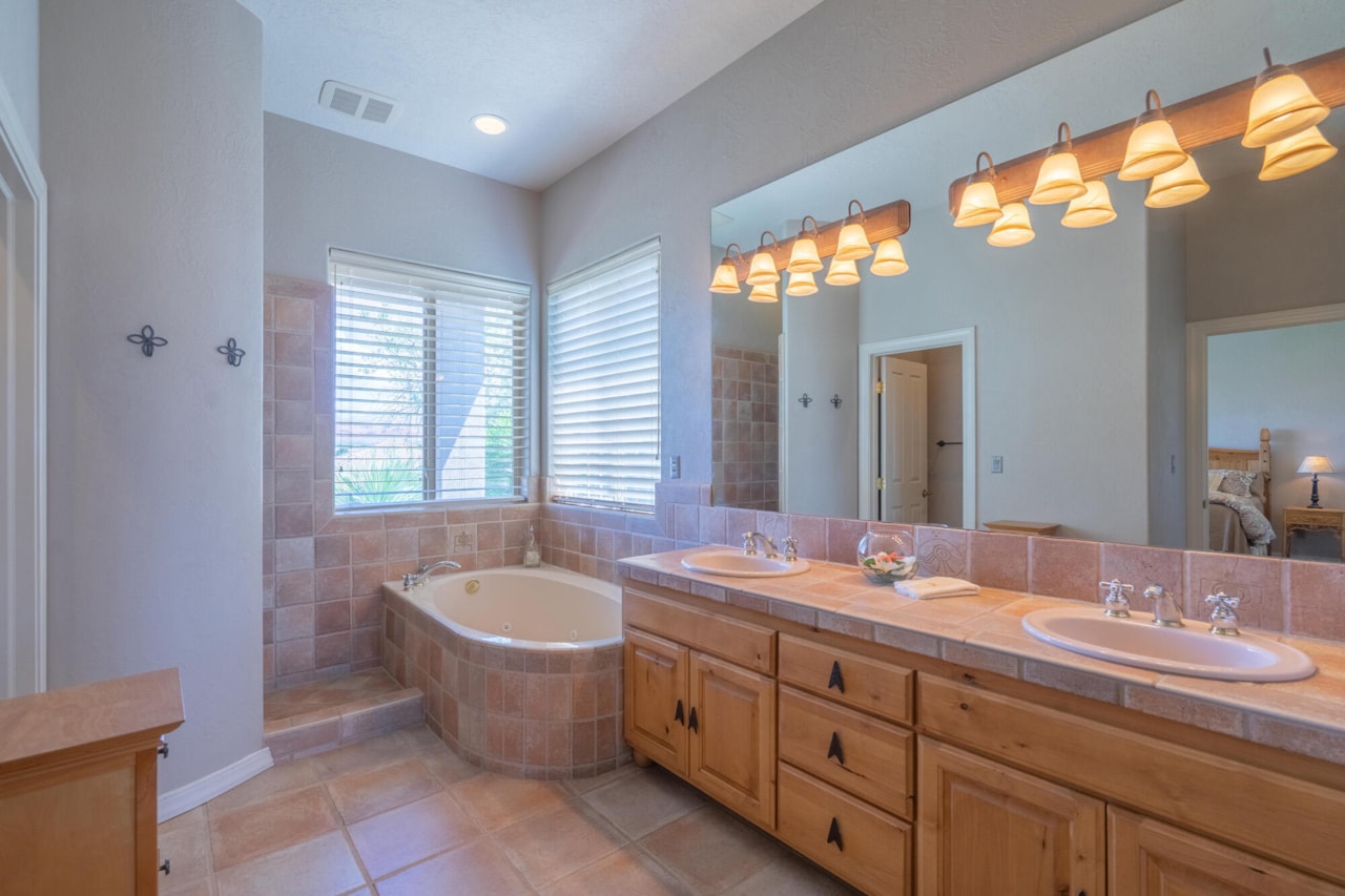 2578 W Desert Springs RD St George, UT 84770 home for sale, MLS#26-267776 - Erika Rogers Photo 24