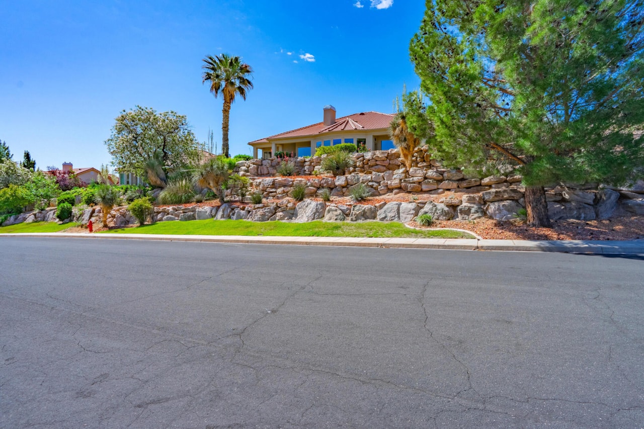 2578 W Desert Springs RD St George, UT 84770 home for sale, MLS#26-267776 - Erika Rogers Photo 47