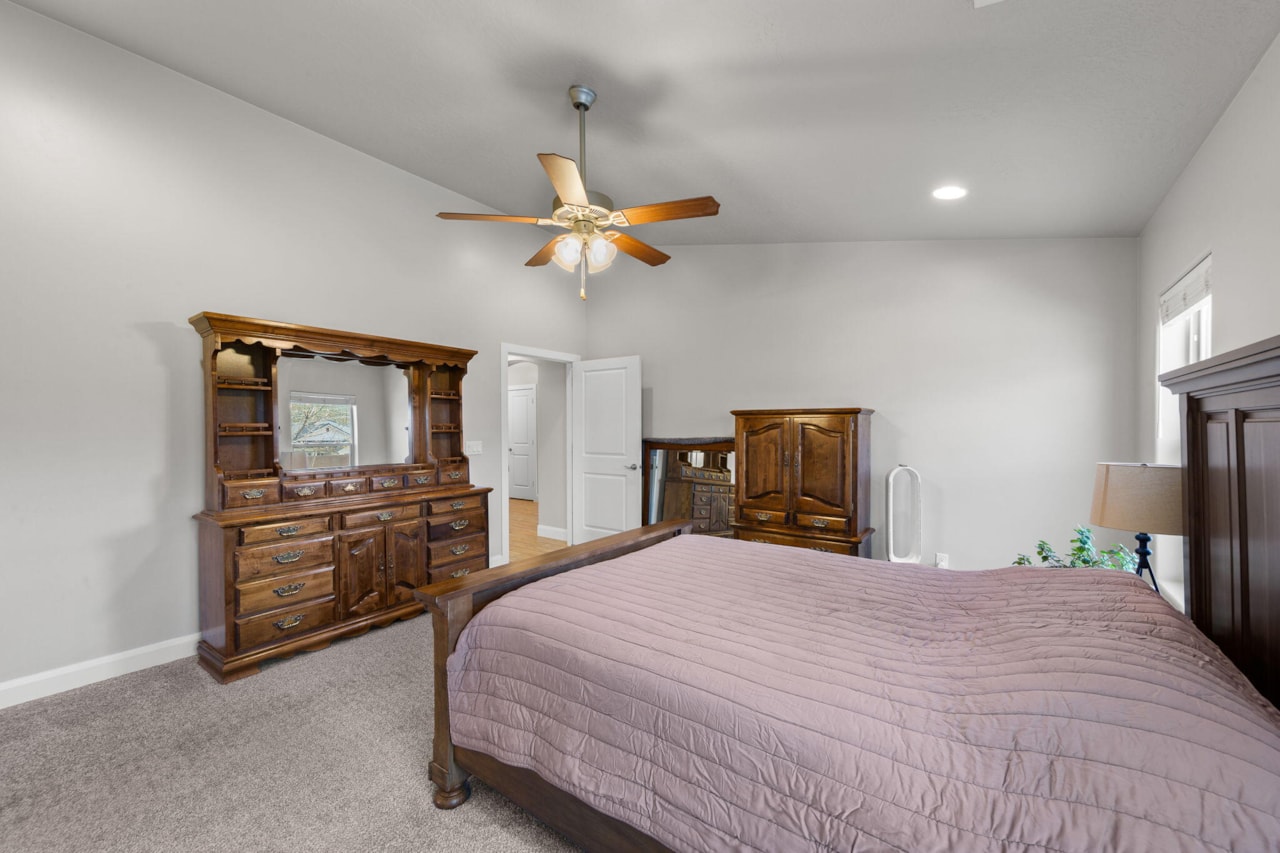 1133 N 100 W  W Hurricane, UT 84737 home for sale, MLS#26-267781 - Erika Rogers Photo 14