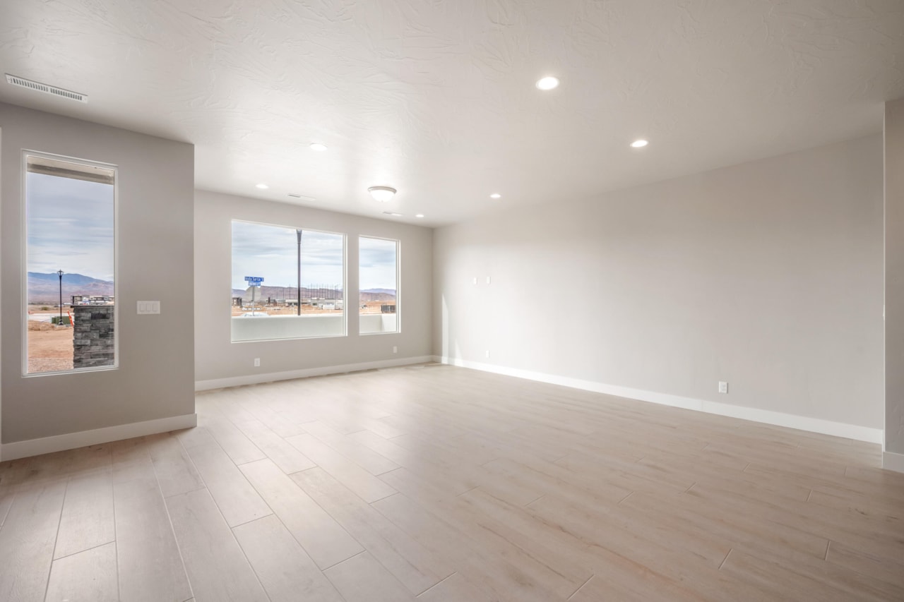 716 W Coastline Place #121 St George, UT 84790 home for sale, MLS#25-267721 - Erika Rogers Photo 4