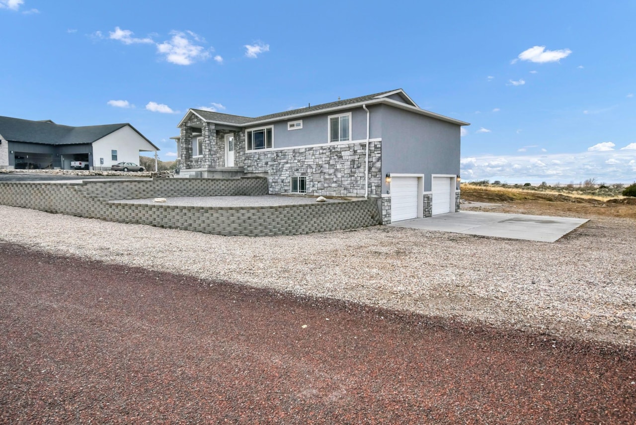 805 N Oak Mdw DR Oak City, UT 84649 home for sale, MLS#26-267780 - Erika Rogers Photo 4