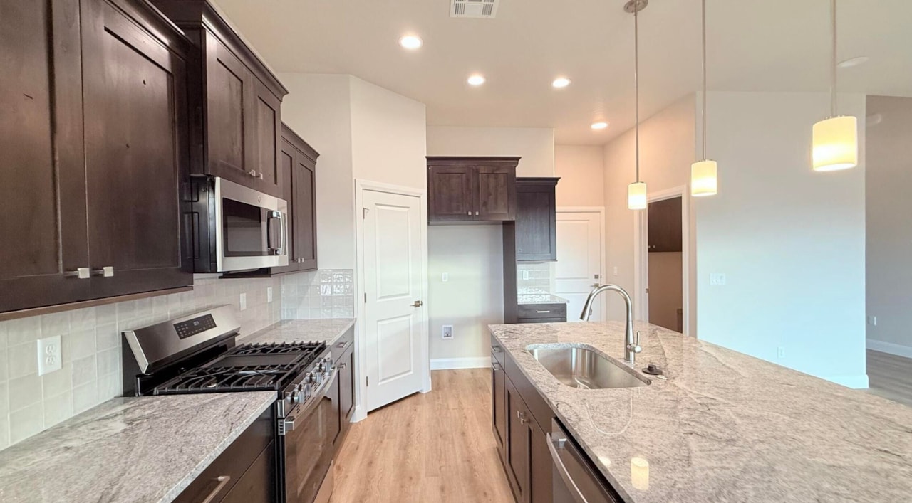 679 Goose Creek DR Washington, UT 84780 home for sale, MLS#25-263839 - Erika Rogers Photo 10