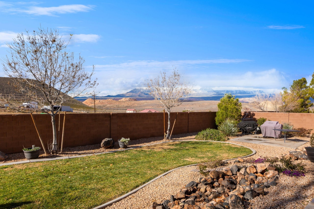 1133 N 100 W  W Hurricane, UT 84737 home for sale, MLS#26-267781 - Erika Rogers Photo 27