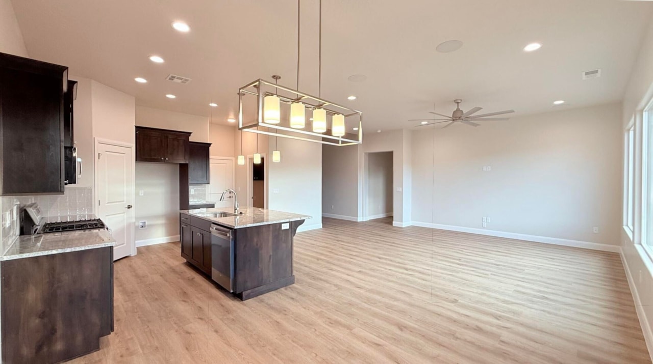 679 Goose Creek DR Washington, UT 84780 home for sale, MLS#25-263839 - Erika Rogers Photo 7