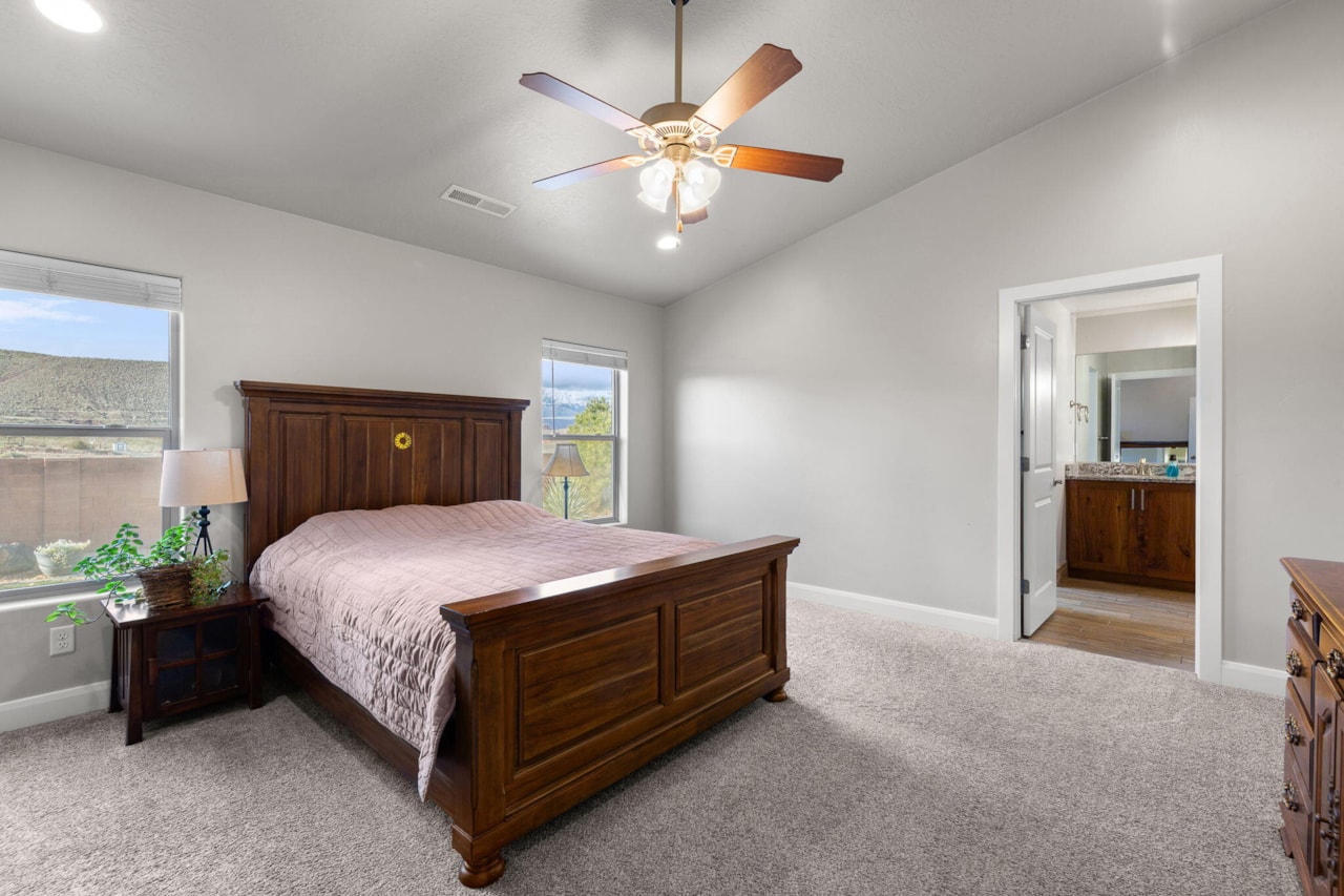 1133 N 100 W  W Hurricane, UT 84737 home for sale, MLS#26-267781 - Erika Rogers Photo 13