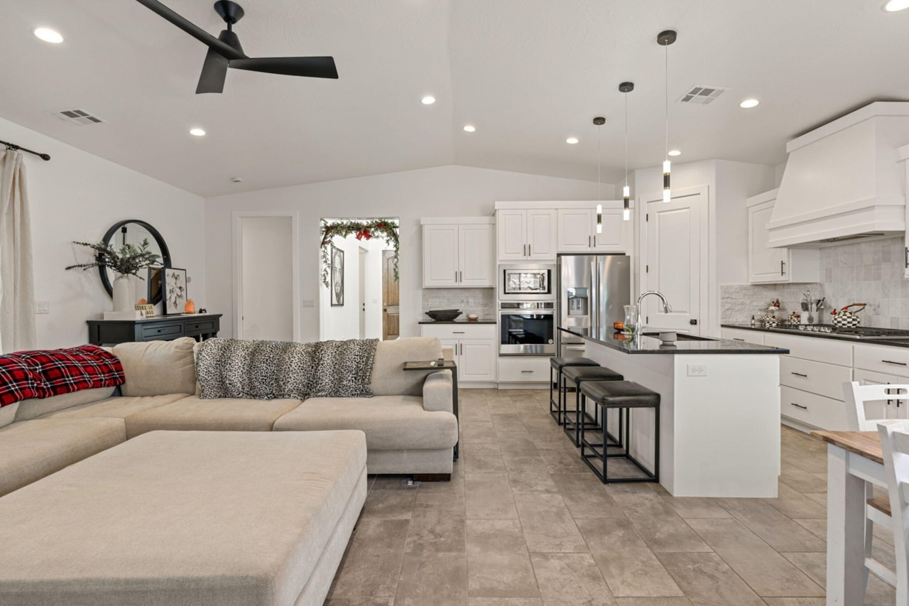 350 W Camino Borde Washington, UT 84780 home for sale, MLS#26-267782 - Erika Rogers Photo 5