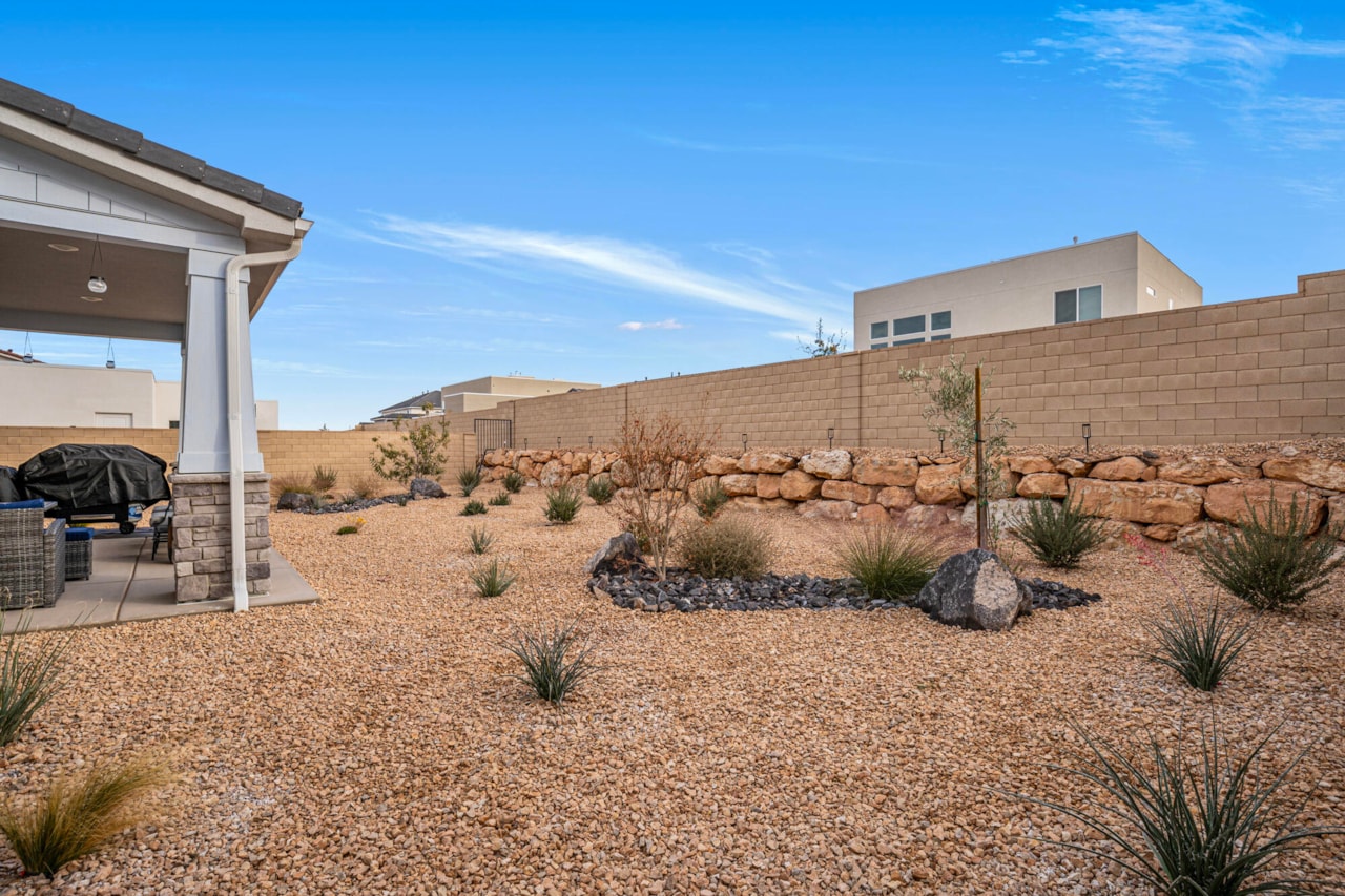 649 W Canyon Pine St George, UT 84790 home for sale, MLS#26-267703 - Erika Rogers Photo 31