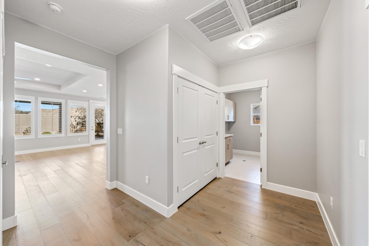 1434 W Shinnecock DR St George, UT 84770 home for sale, MLS#25-267718 - Erika Rogers Photo 30