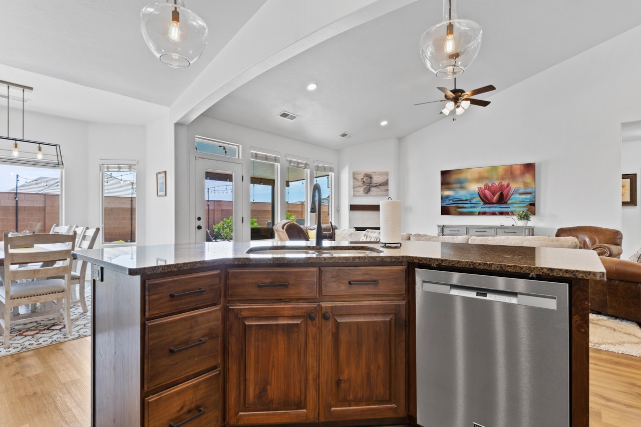 4323 W 2650 S CIR Hurricane, UT 84737 home for sale, MLS#25-263005 - Erika Rogers Photo 16