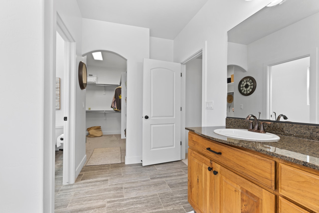 4323 W 2650 S CIR Hurricane, UT 84737 home for sale, MLS#25-263005 - Erika Rogers Photo 22