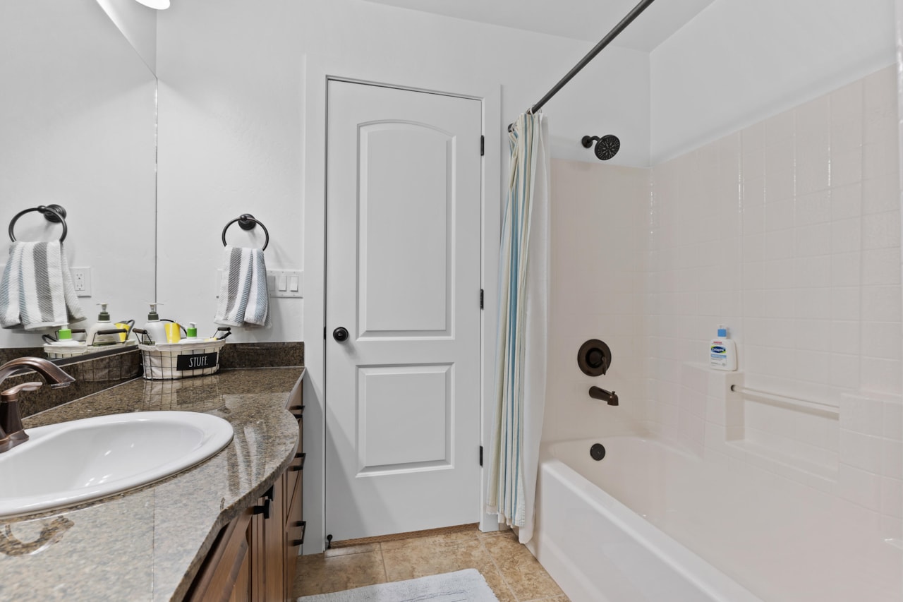 4323 W 2650 S CIR Hurricane, UT 84737 home for sale, MLS#25-263005 - Erika Rogers Photo 33