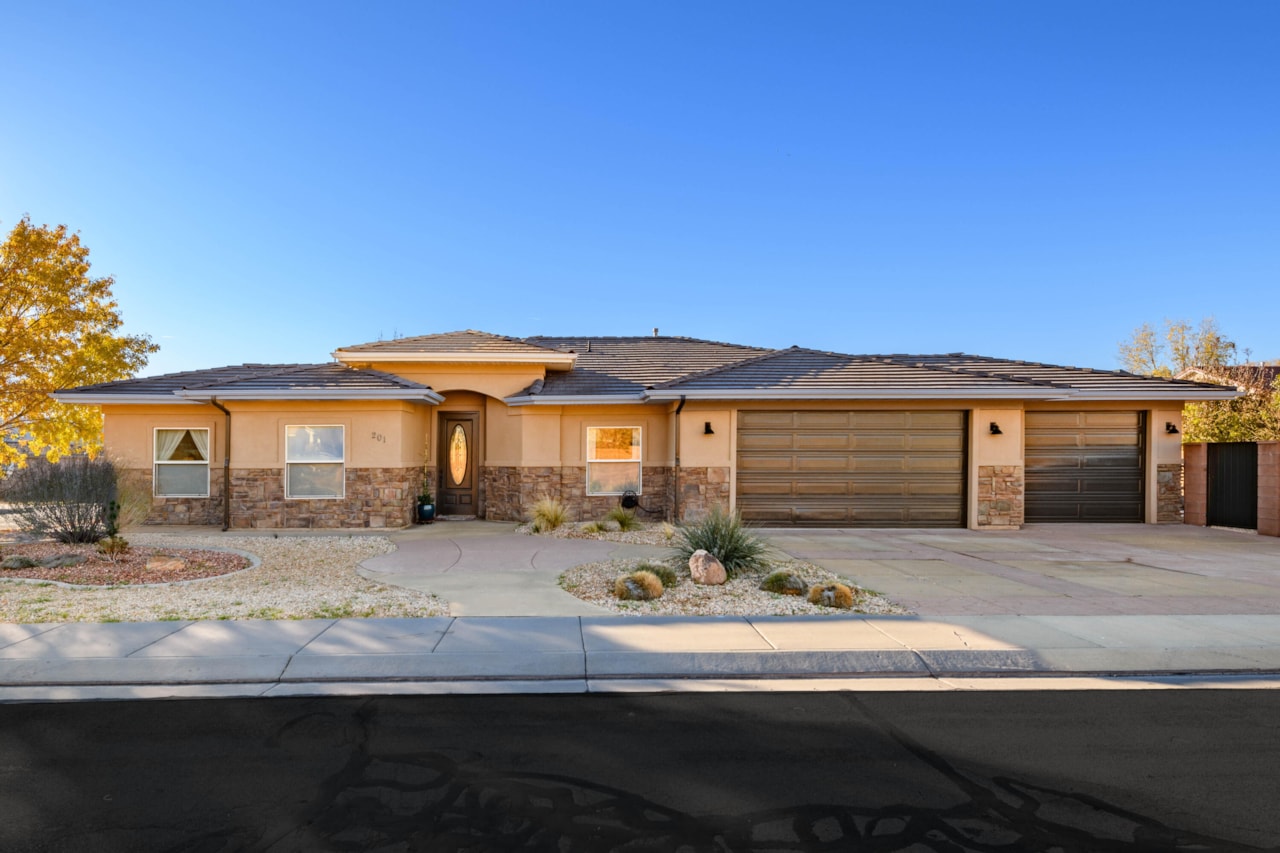 201 W Lake LN Toquerville, UT 84774 home for sale, MLS#25-267723 - Erika Rogers Photo 2