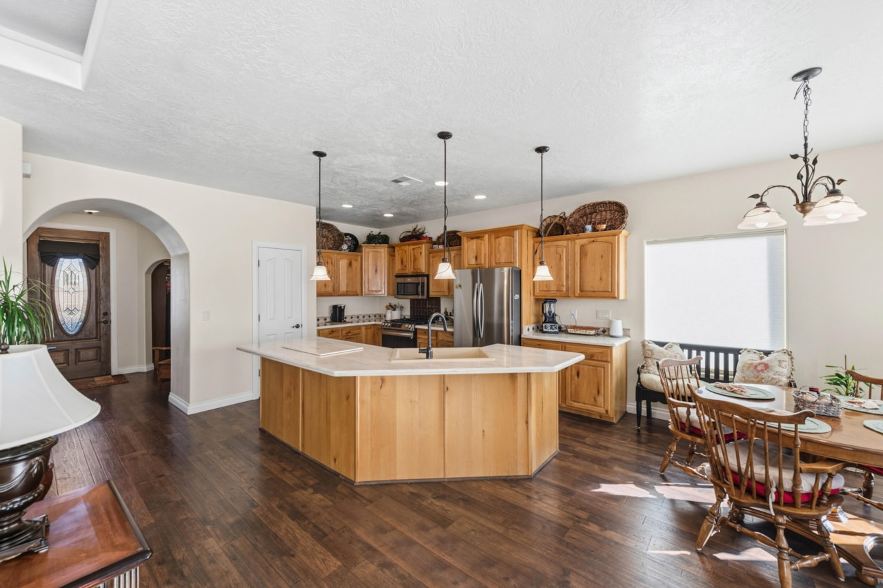 201 W Lake LN Toquerville, UT 84774 home for sale, MLS#25-267723 - Erika Rogers Photo 8