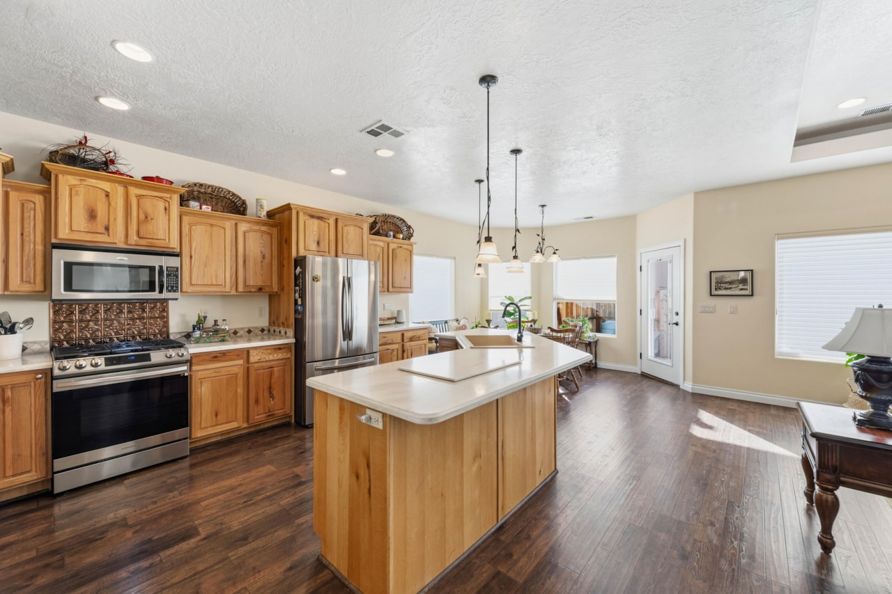 201 W Lake LN Toquerville, UT 84774 home for sale, MLS#25-267723 - Erika Rogers Photo 10