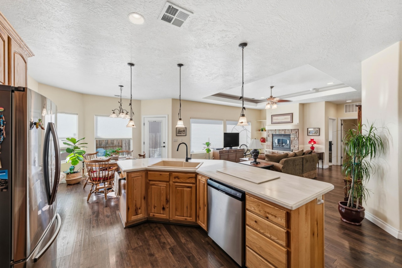 201 W Lake LN Toquerville, UT 84774 home for sale, MLS#25-267723 - Erika Rogers Photo 11